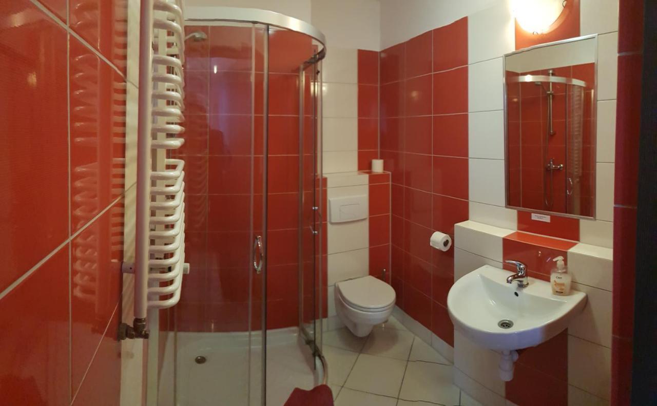 Hotelik Kameleon Pokoje Goscinne Явор Екстериор снимка