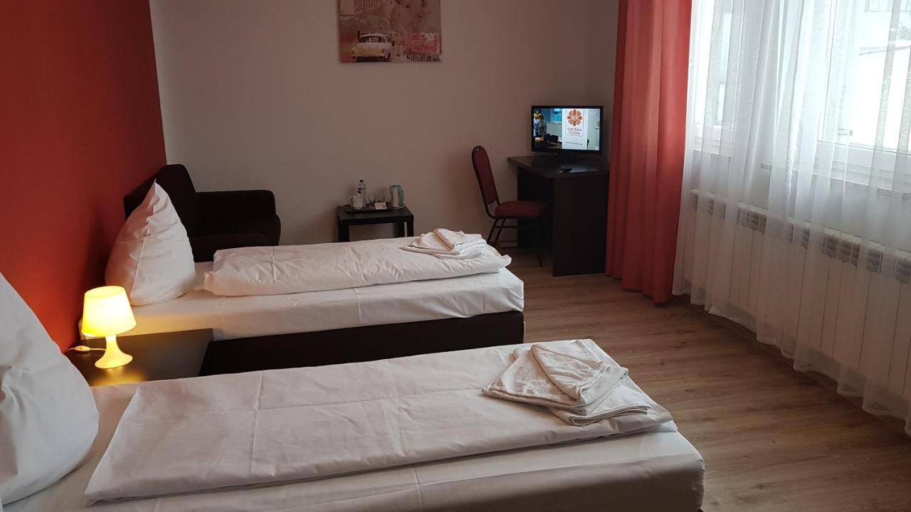 Hotelik Kameleon Pokoje Goscinne Явор Екстериор снимка